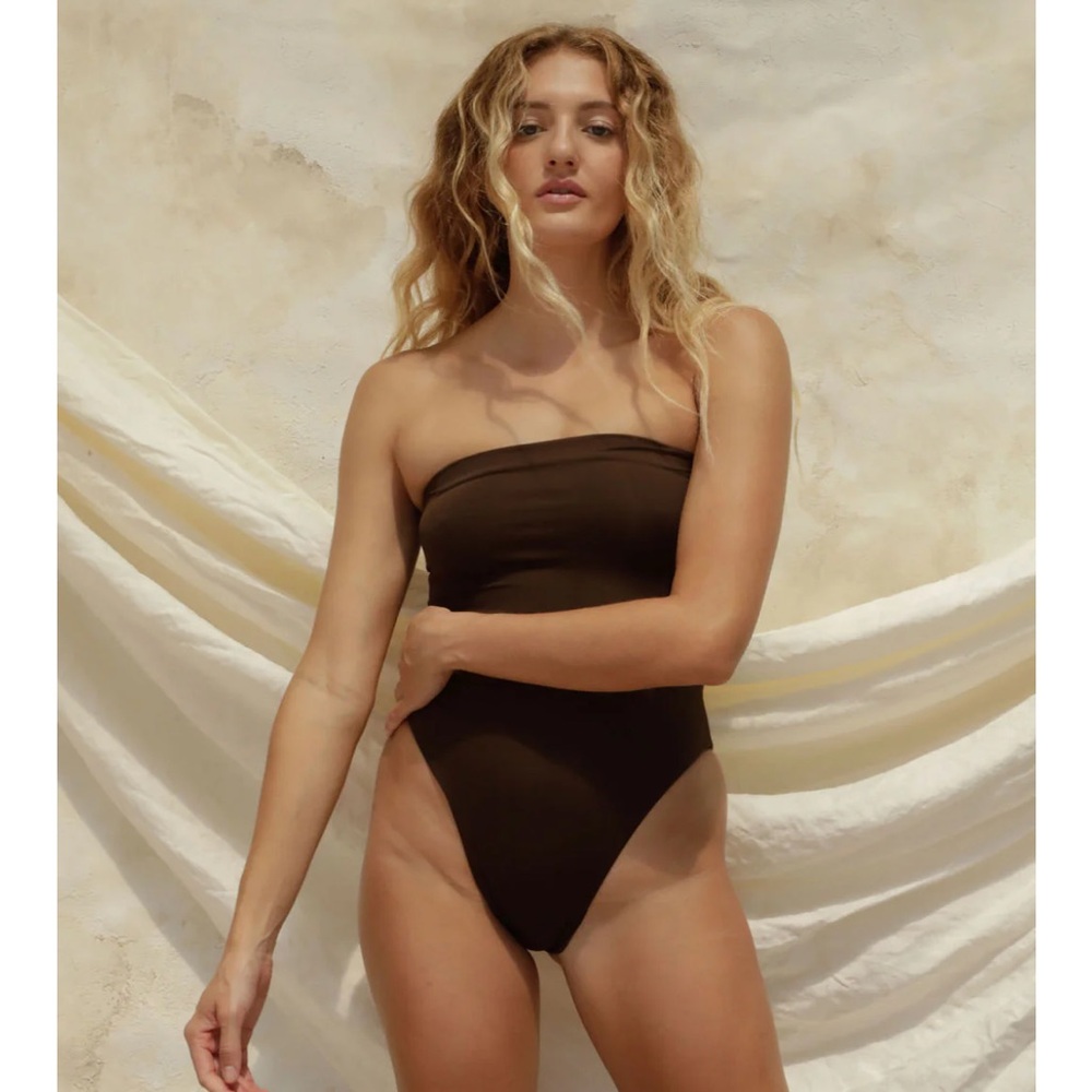 Elegant Brown Strapless Swimsuit